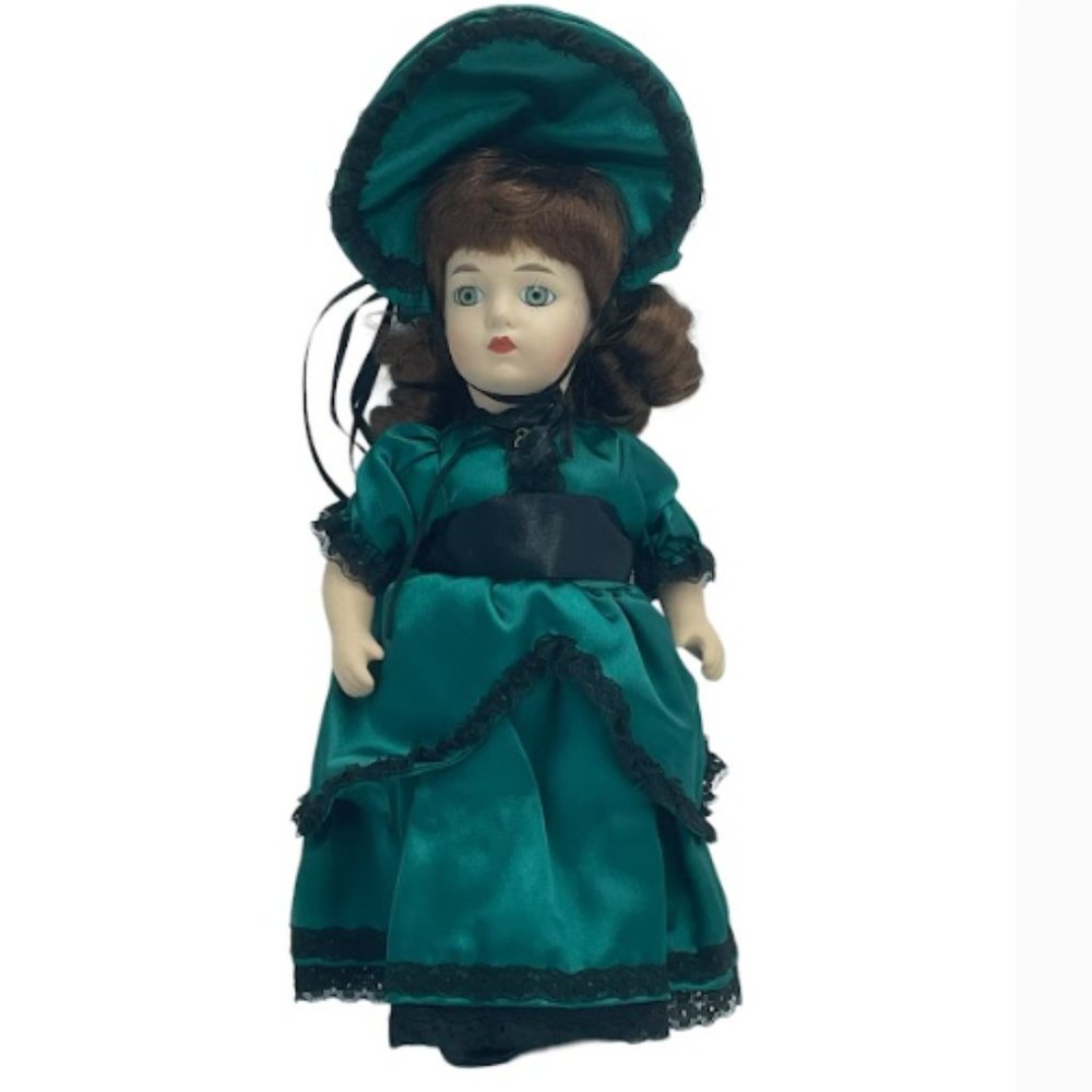 Excellent Green Velvet Porcelain Vintage Doll Home Decorative Vintage Piece